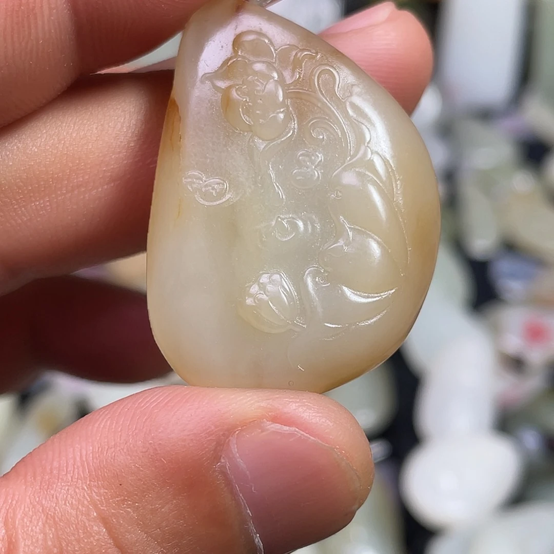 和田玉（糖玉）未镶嵌颈饰吊坠
