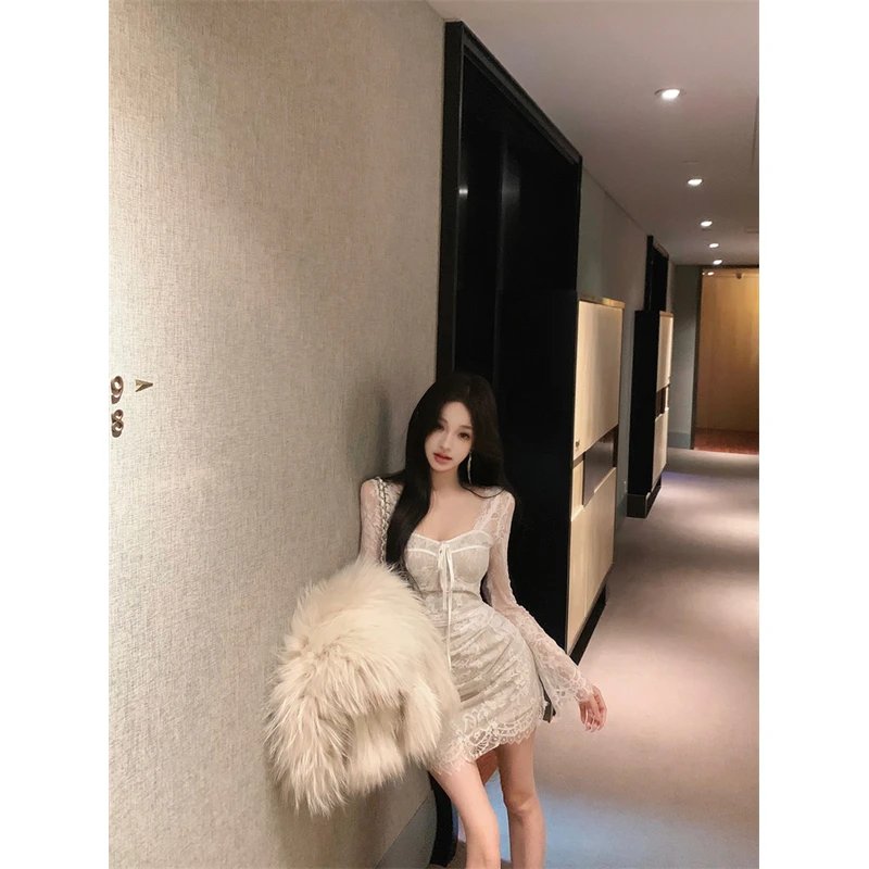 韩版蕾丝修身显瘦长袖短裙女装秋冬季优雅千金气质收腰包臀连衣裙