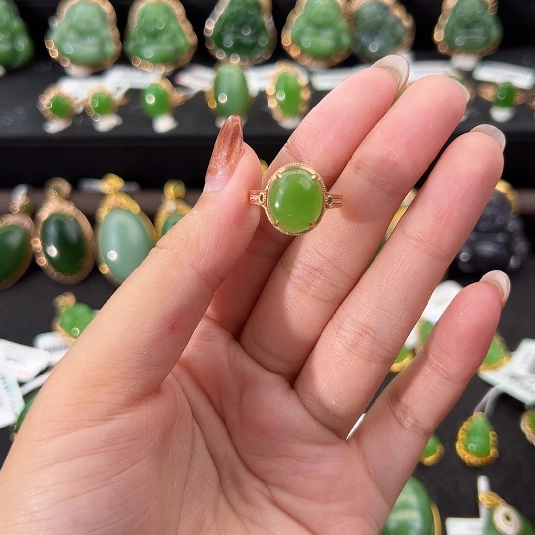 和田玉18K金镶嵌戒指苹果绿蛋面12*10
