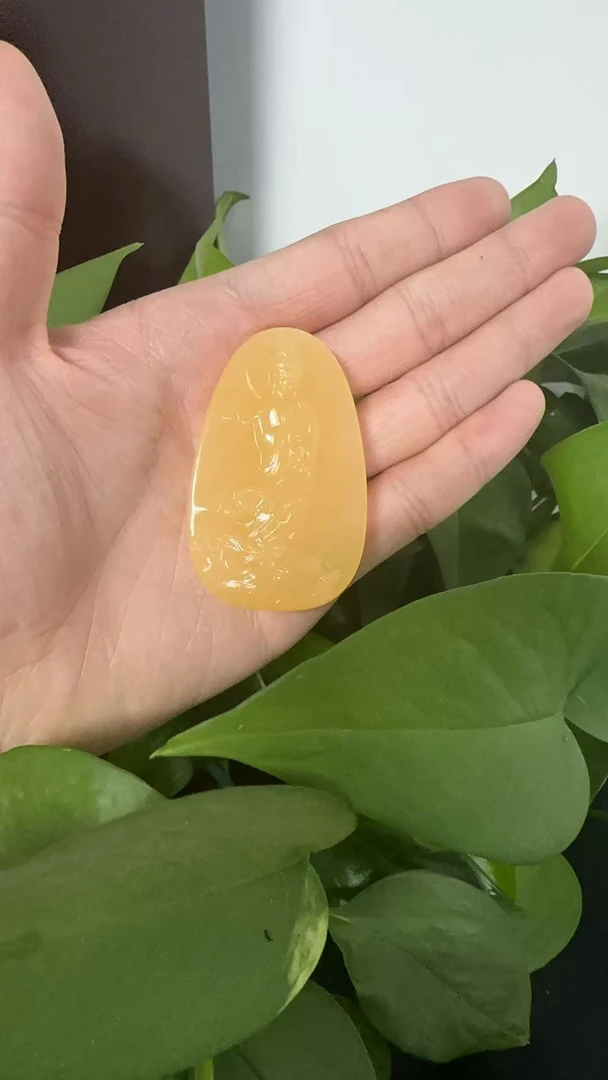 方牌焦黄糖色观音牌-和田玉