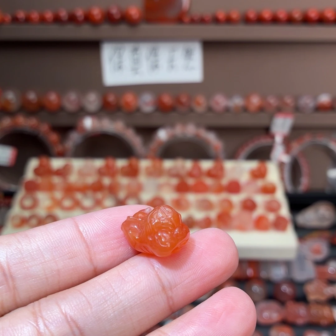 南红玛瑙未镶嵌川料飞天貔貅
