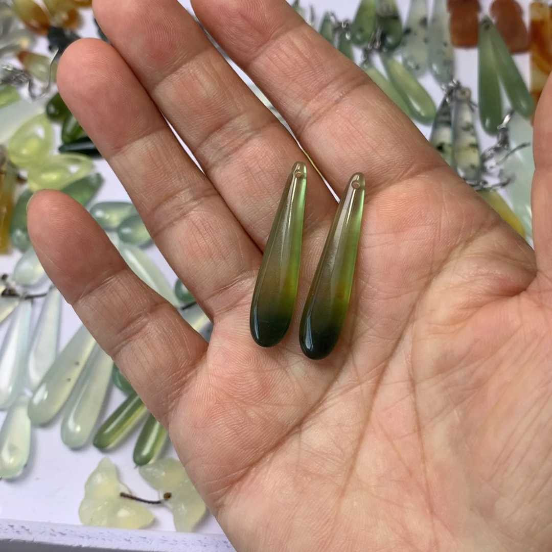 蛇纹石玉未镶嵌耳环