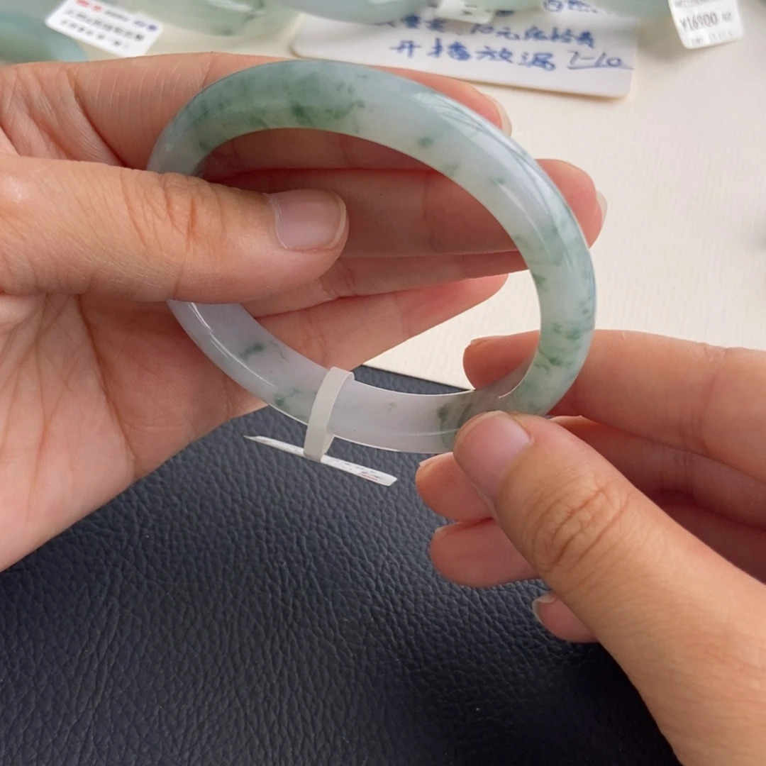 翡翠未镶嵌手镯54贵妃