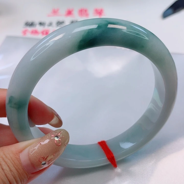 翡翠手镯未镶嵌61圈