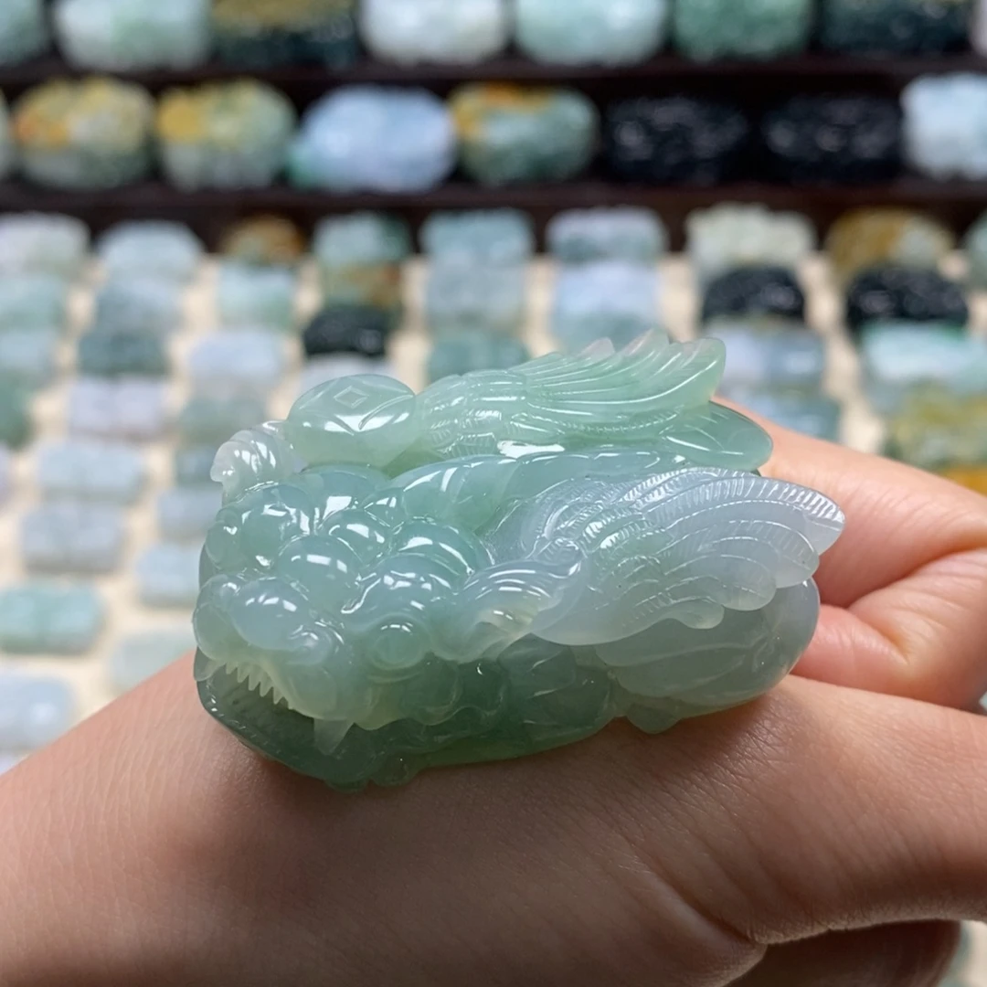 翡翠未镶嵌颈饰貔貅