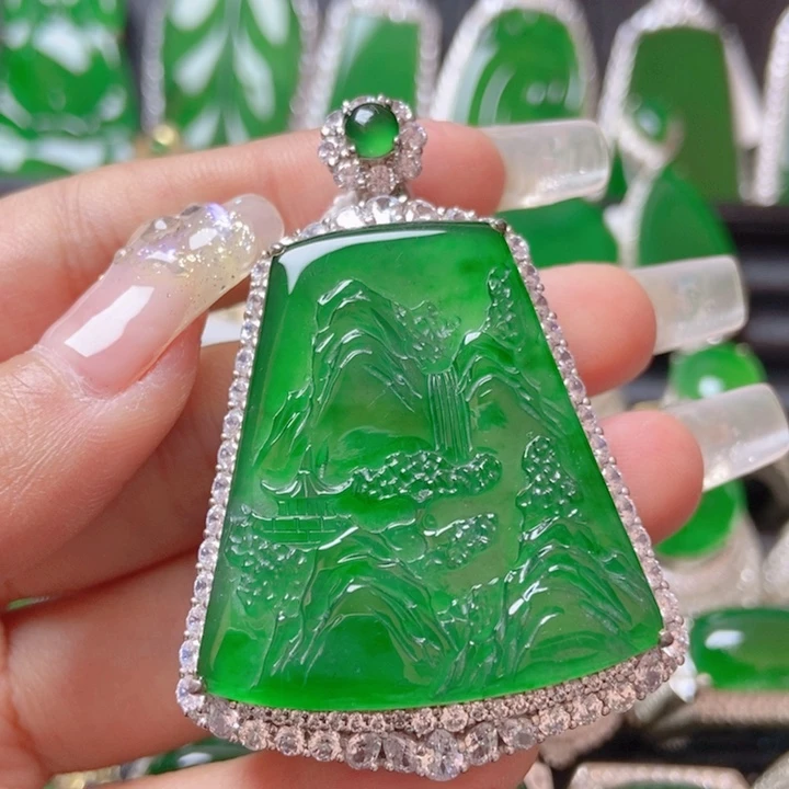 翡翠颈饰银S925镶嵌18。