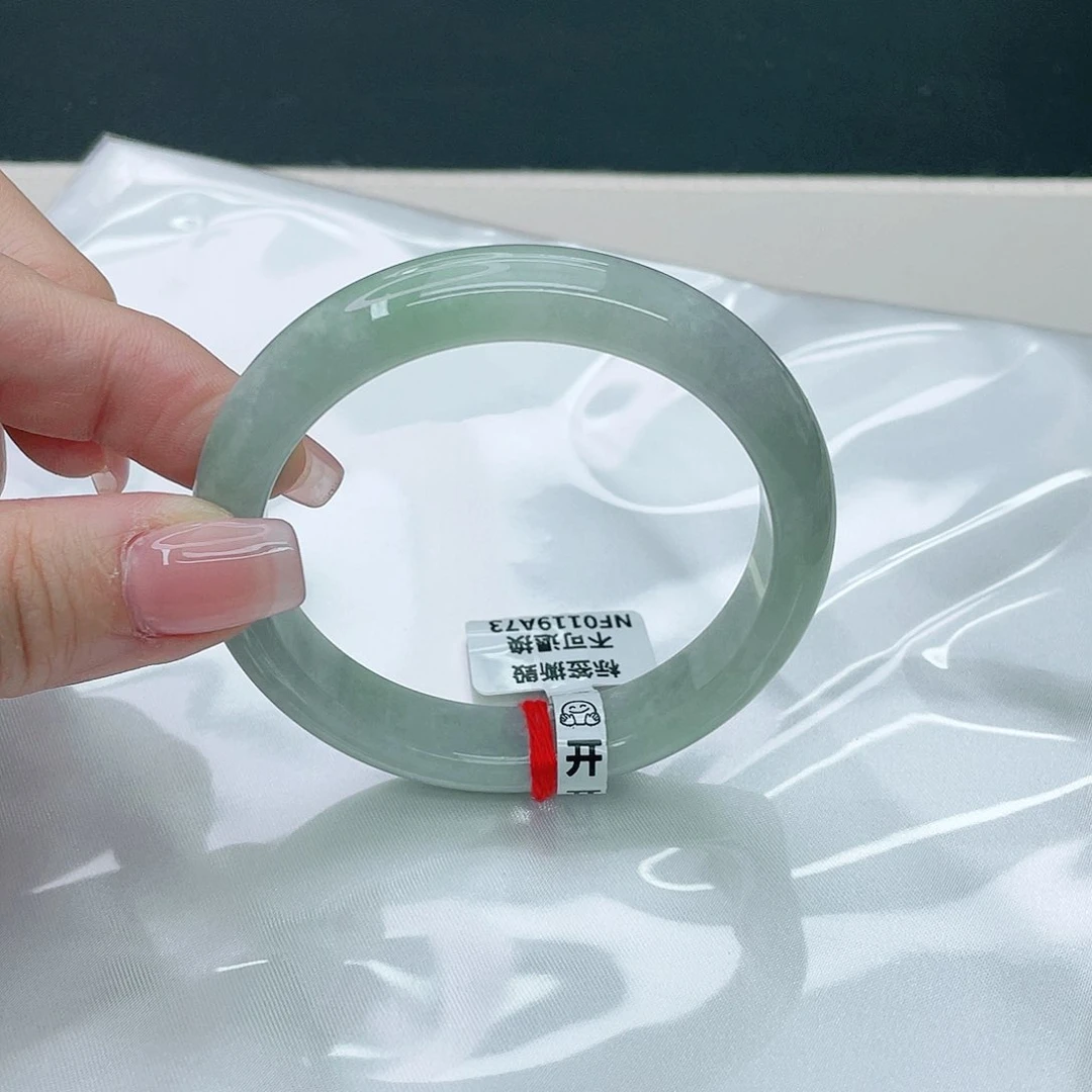 翡翠手镯未镶嵌正57