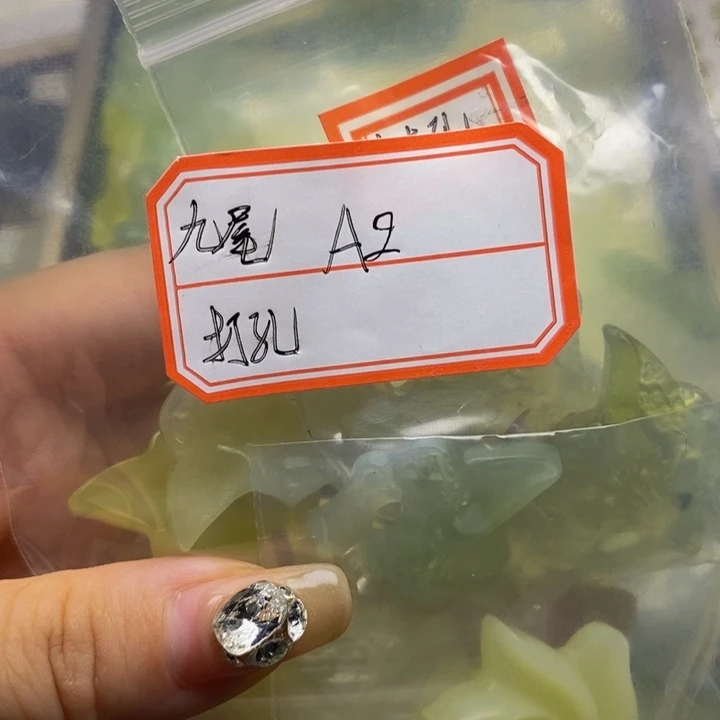 蛇纹石玉未镶嵌颈饰九****?