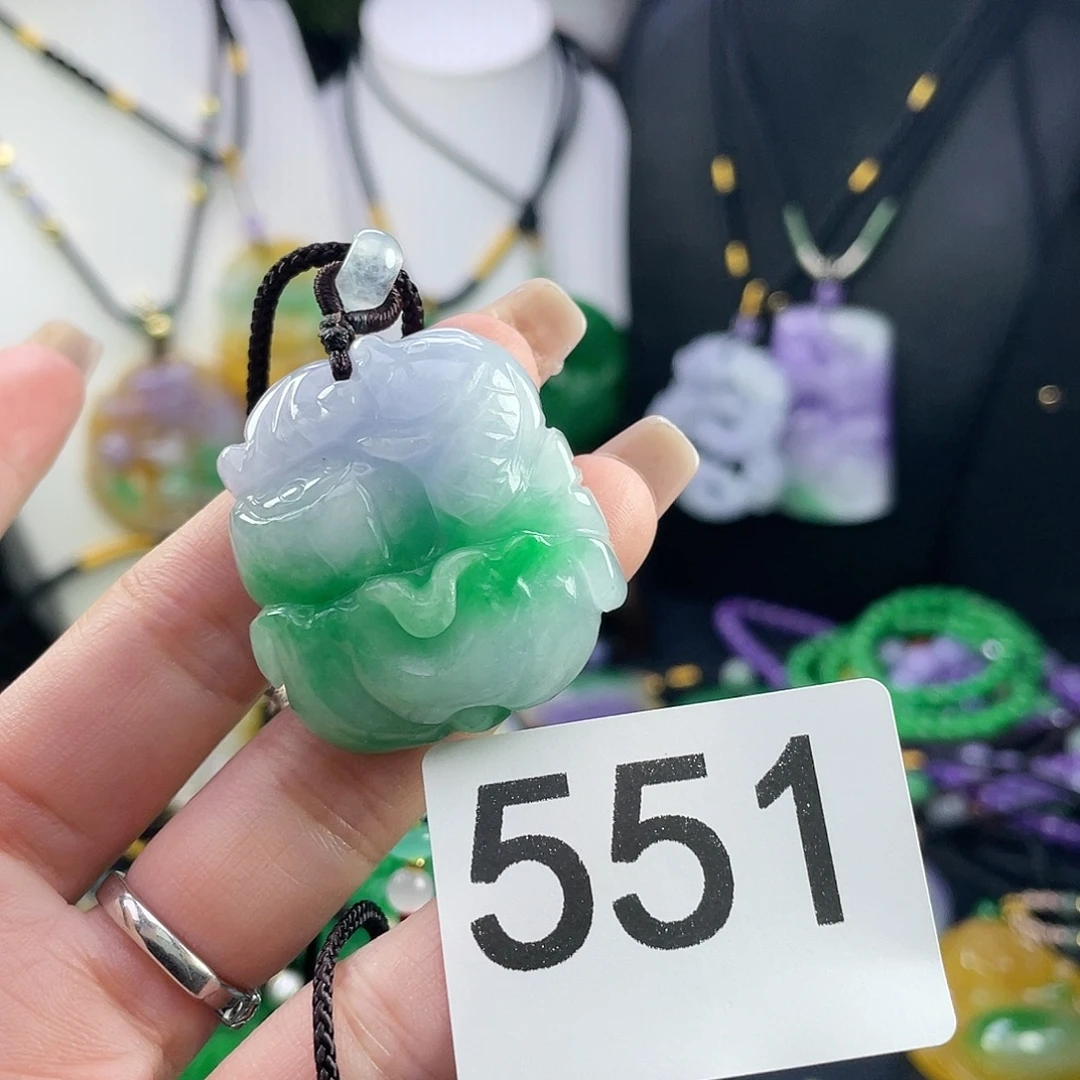 翡翠未镶嵌吊坠(赠链)