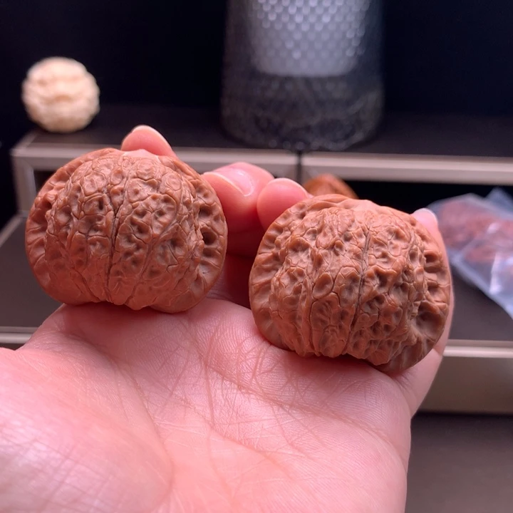 文玩核桃吊坠血麒麟