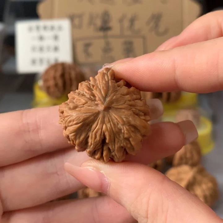 ****吊坠文玩核桃异形单只，有瑕疵