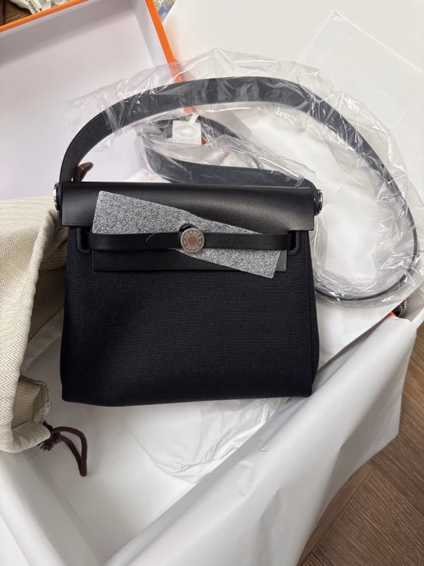 未使用 Hermes/爱马仕 澳海贝/herbagmini黑银