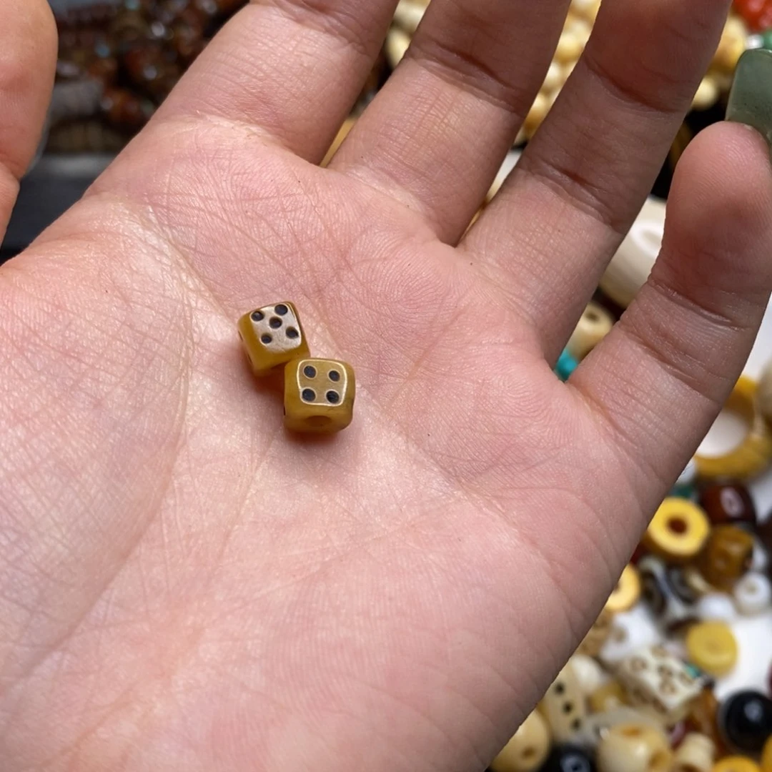 婷*?藏传文玩牛牛骰子漏价出