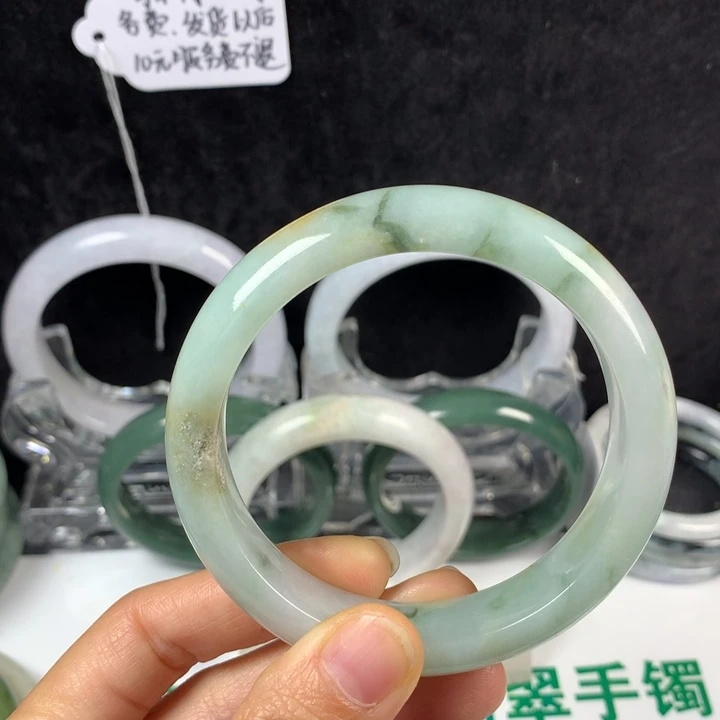 翡翠未镶嵌手镯19号。 59.2圈