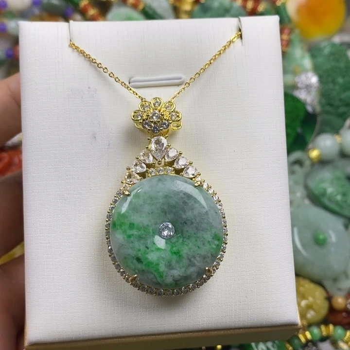 翡翠未镶嵌吊坠(赠链)