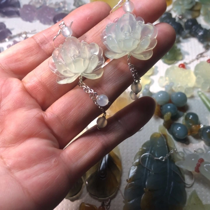 蛇纹石玉未镶嵌耳坠