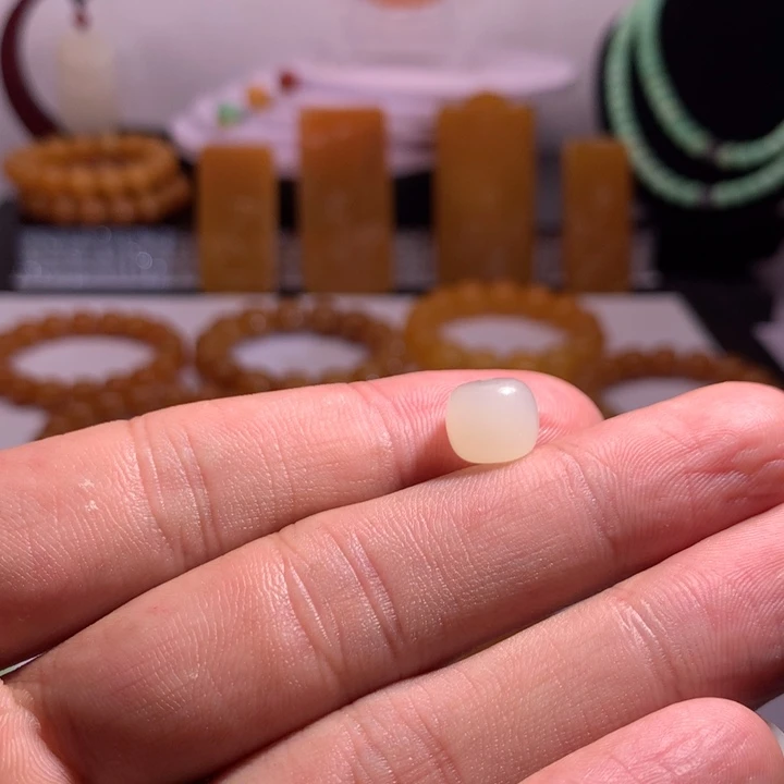 T***Z石英质玉（黄龙玉）合金手链