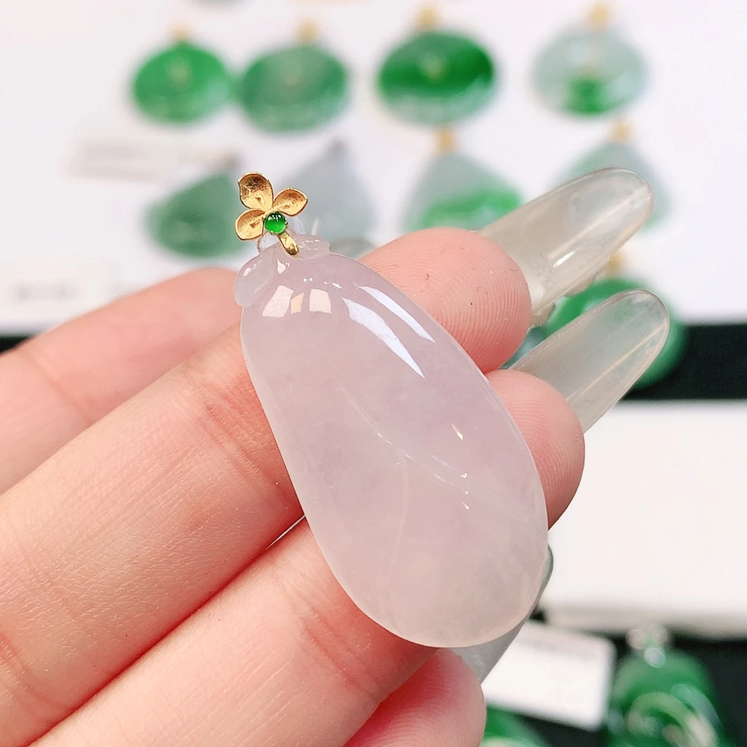 翡翠18K金镶嵌颈饰
