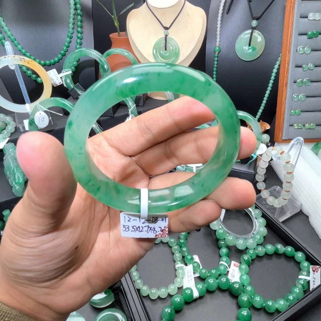 未镶嵌手镯石英质玉（非洲翠）