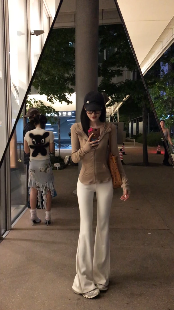 时尚气质穿搭2025秋季复古卡其色连帽外套上衣微喇休闲裤两件套