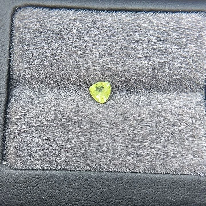 橄榄石无未镶嵌橄榄石