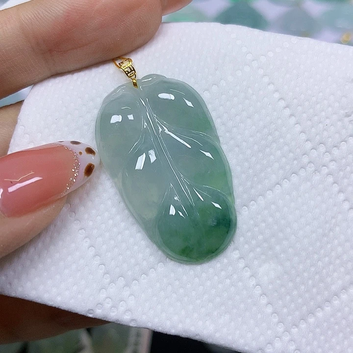 翡翠18K金镶嵌颈饰挂件