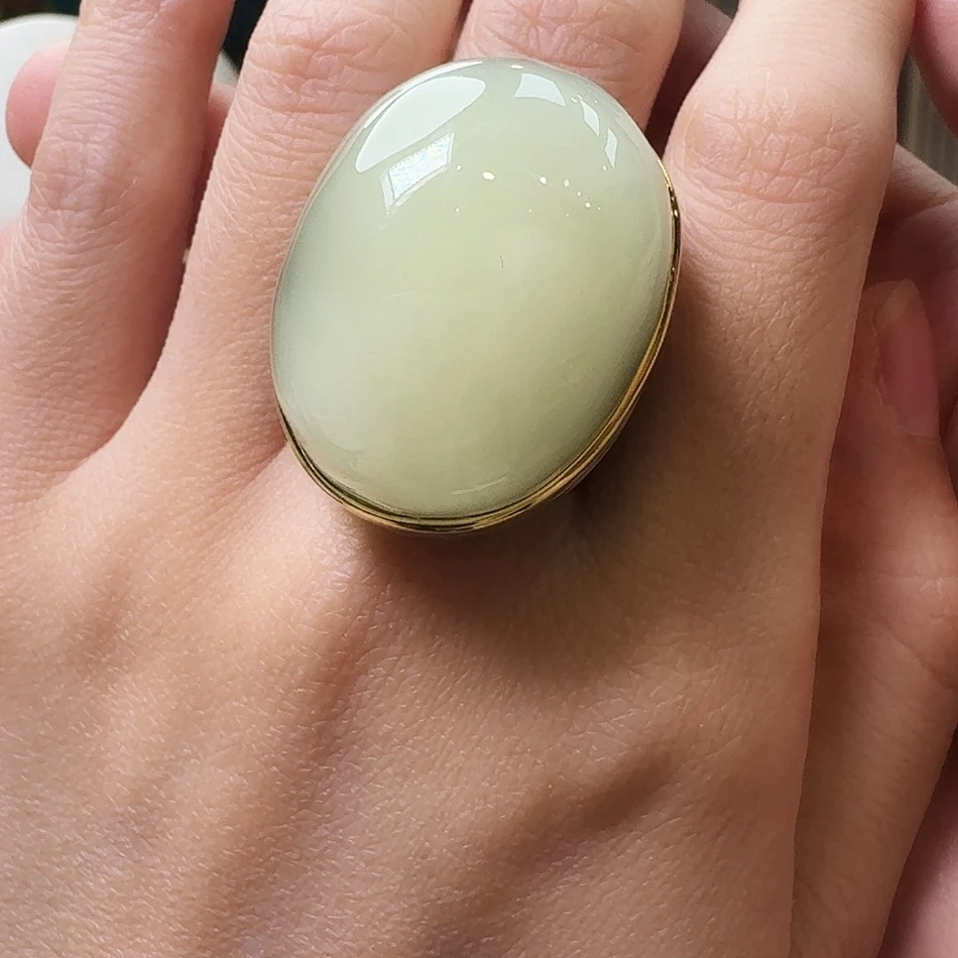 琥珀未镶嵌颈饰戒指