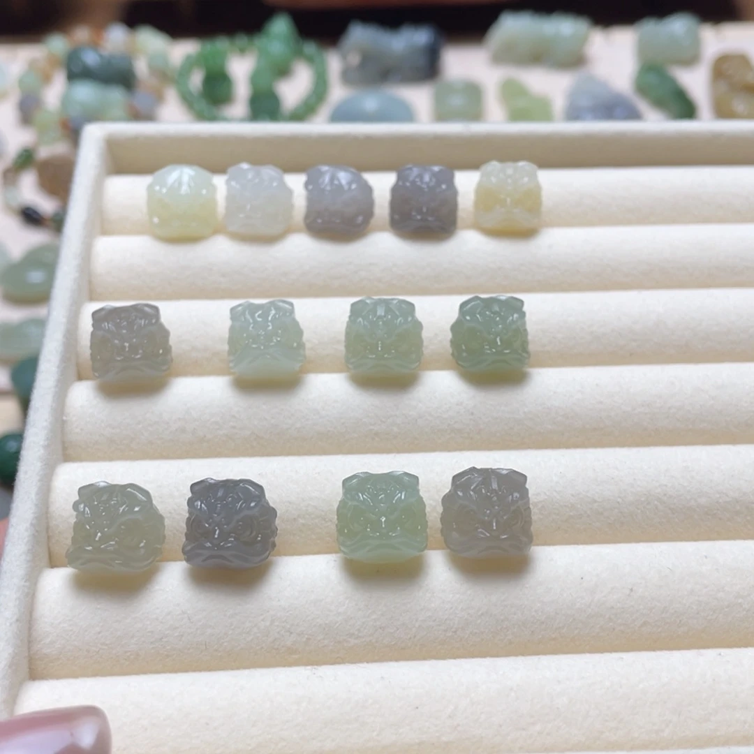 和田玉未镶嵌吊坠(不含链)一个