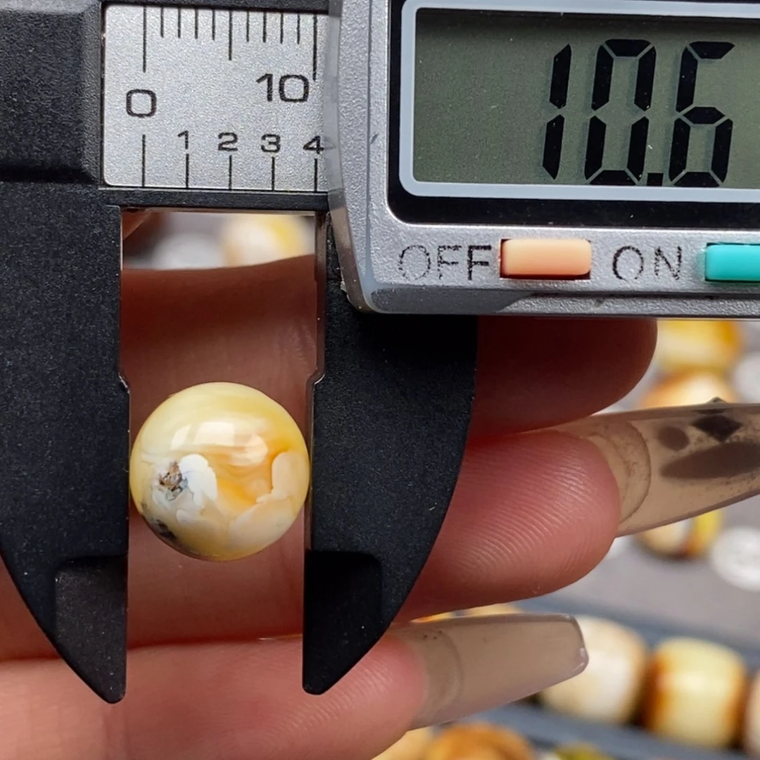 琥珀未镶嵌耳饰圆珠