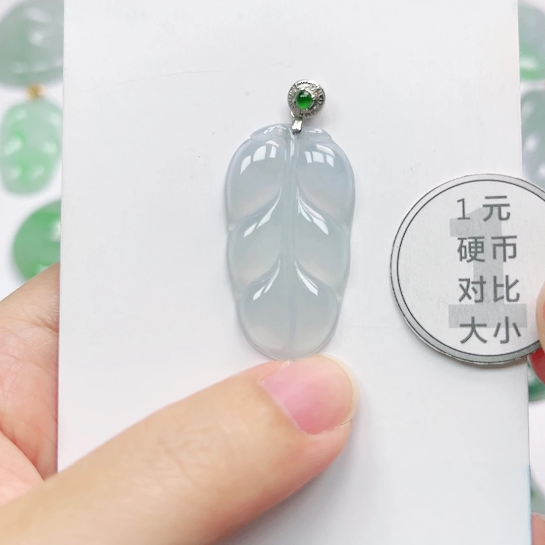 翡翠挂件18K金镶嵌