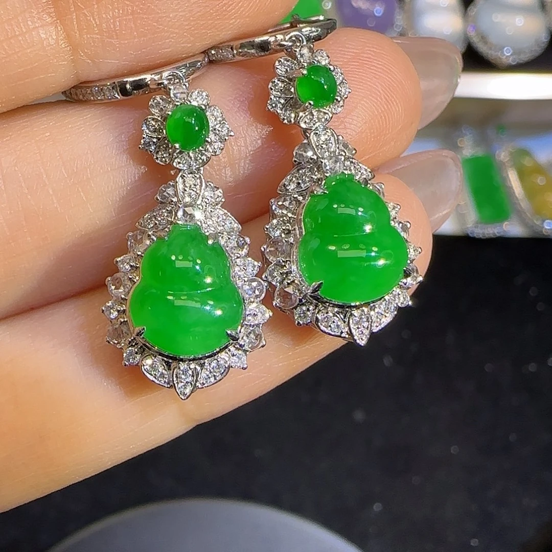 翡翠耳饰18K金镶嵌。