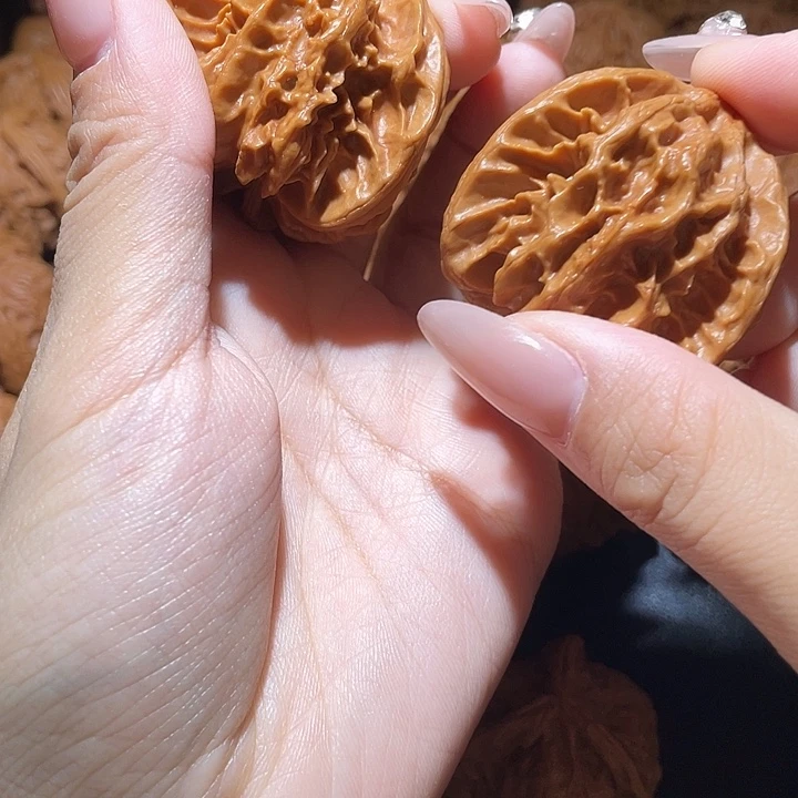 他***丶文玩核桃吊坠小妹三棱