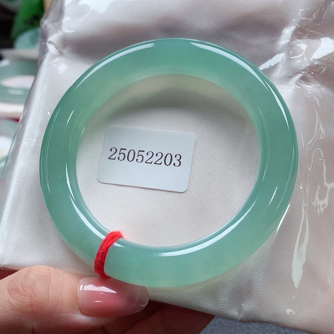 未镶嵌手镯（圆镯）翡翠天然A货翡翠手镯，62号