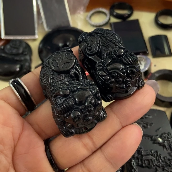 翡翠颈饰未镶嵌墨翠貔貅