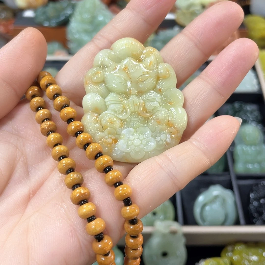 蛇纹石玉颈饰未镶嵌