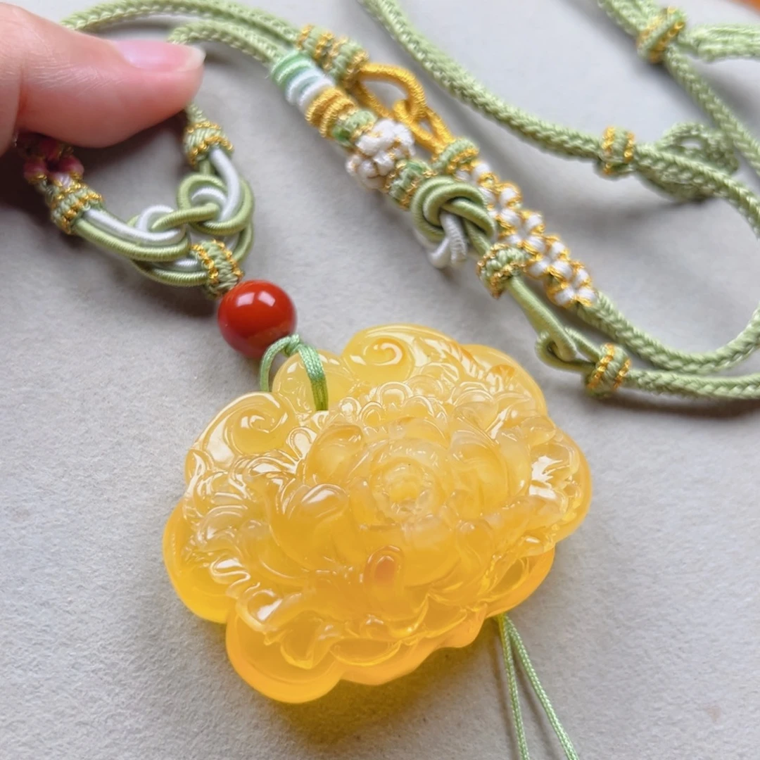 蜜蜡未镶嵌颈饰牡丹花如意锁