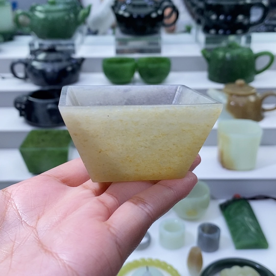 和田玉未镶嵌挂件杯子