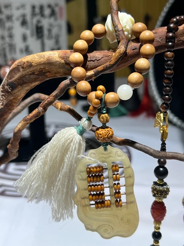 定制橄榄包挂手机链、算盘一响，黄金万两提溜