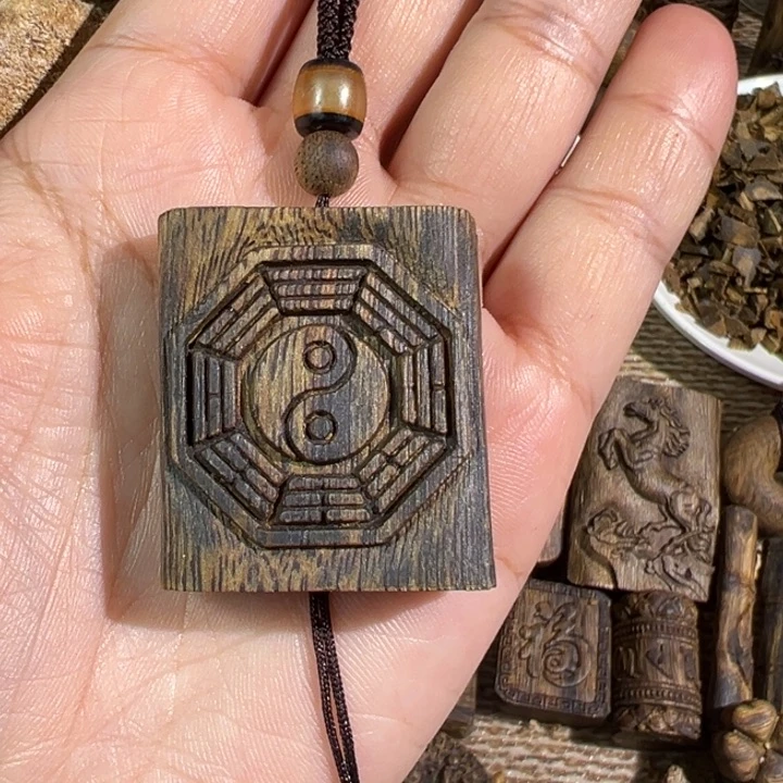 沉香碎屑沉香绿棋楠沉香雕刻牌9.5克