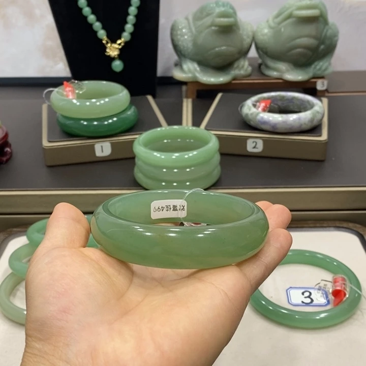 东陵石未镶嵌颈饰鸡****口