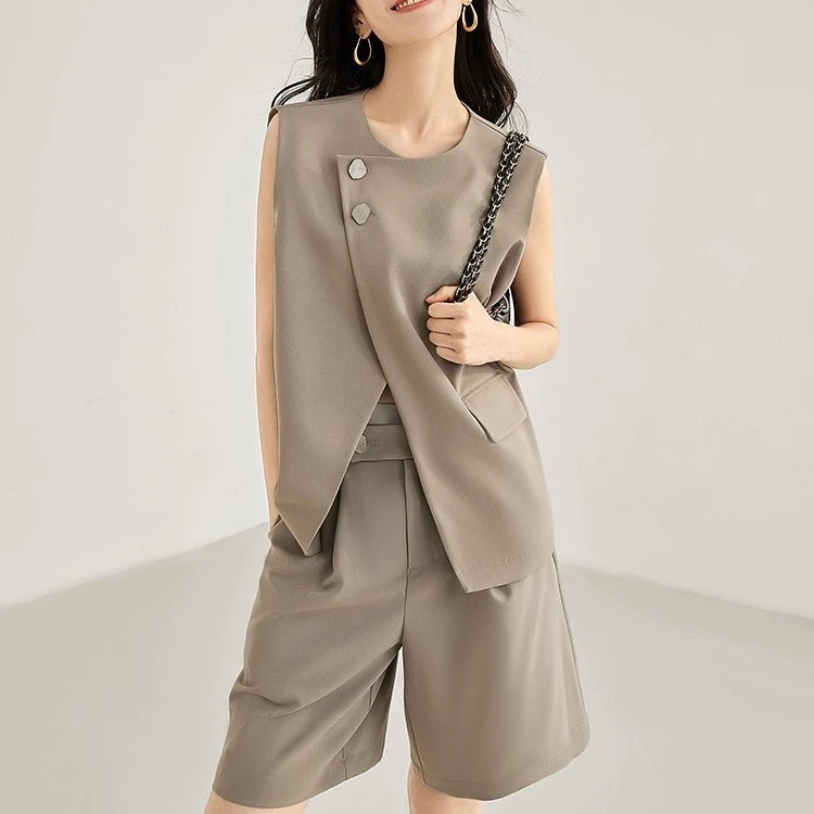 通勤时尚套装女2025春夏新款宽松显瘦气质马甲短裤休闲两件套