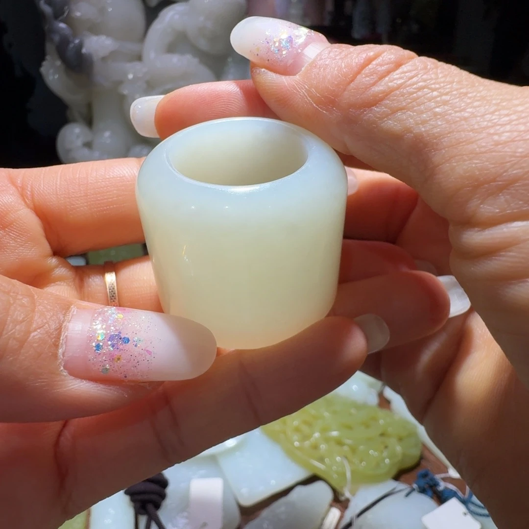 和田玉未镶嵌把件