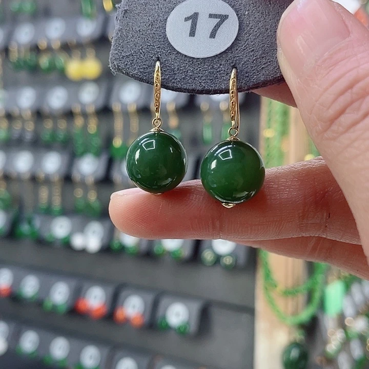 18K金镶嵌和田玉耳饰