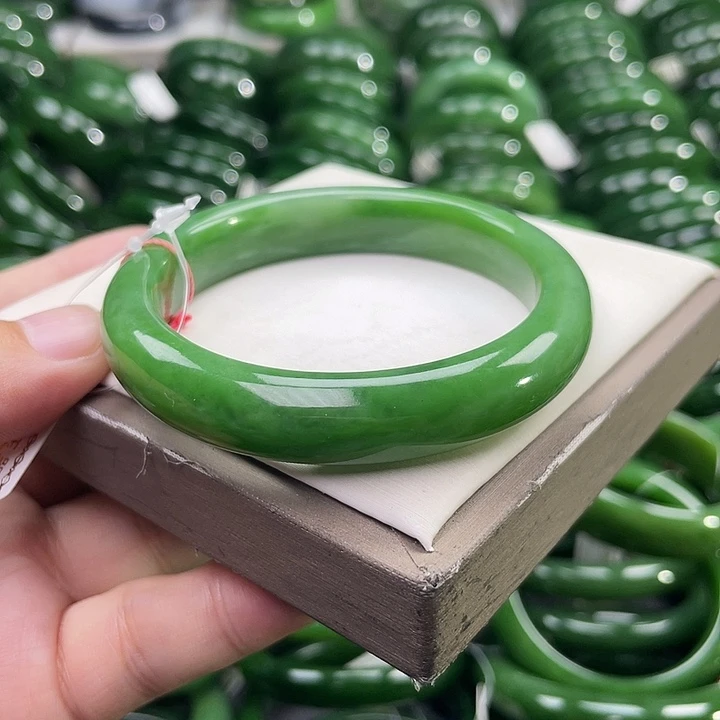 未镶嵌手镯和田玉（碧玉）