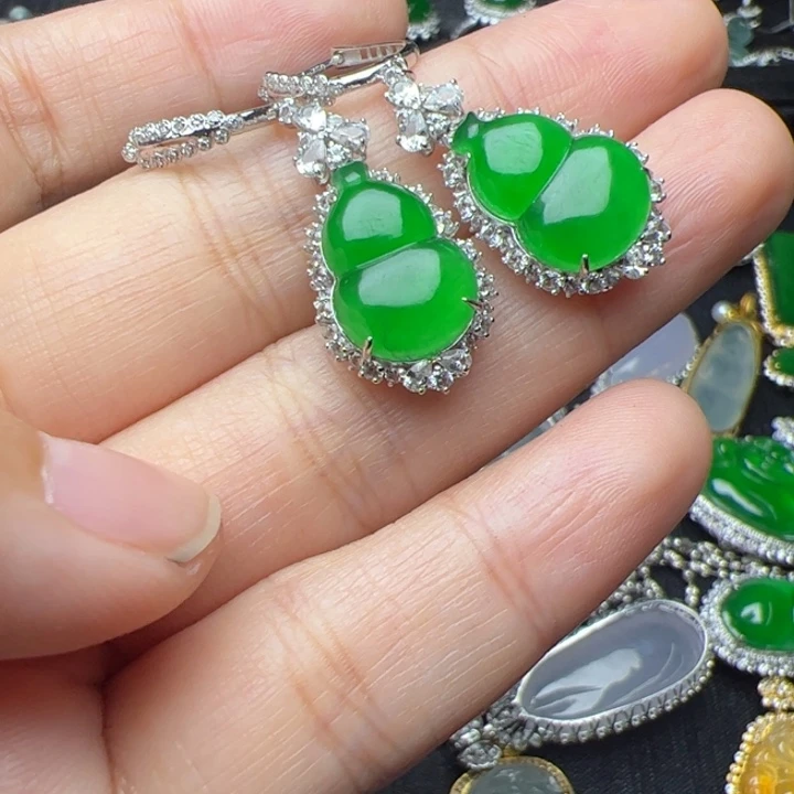 暖***暖翡翠18K金镶嵌耳饰