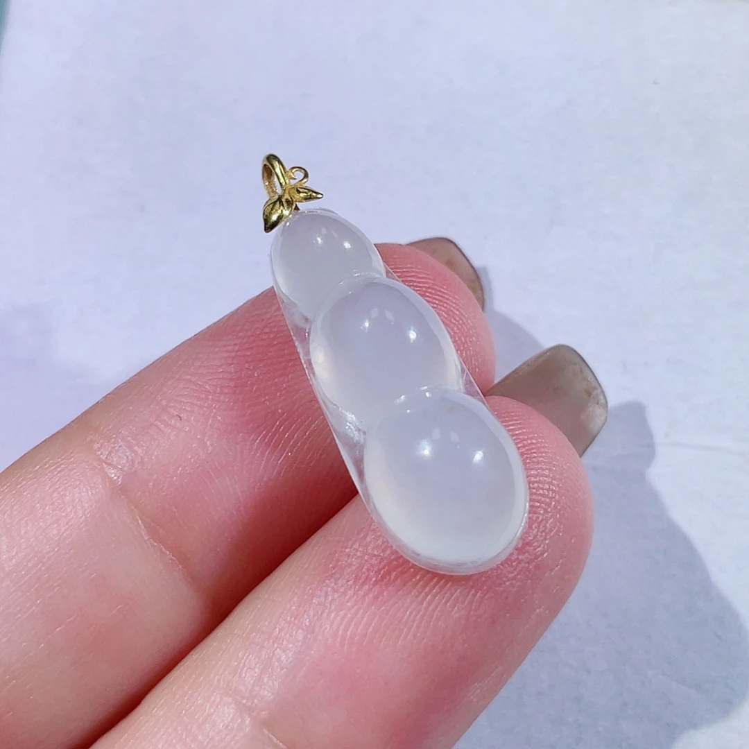 颈饰18K金镶嵌翡翠豆子