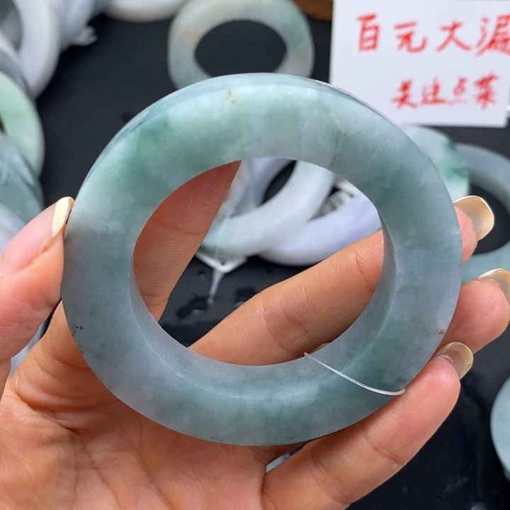 身***儿定制翡翠翡翠手镯未镶嵌