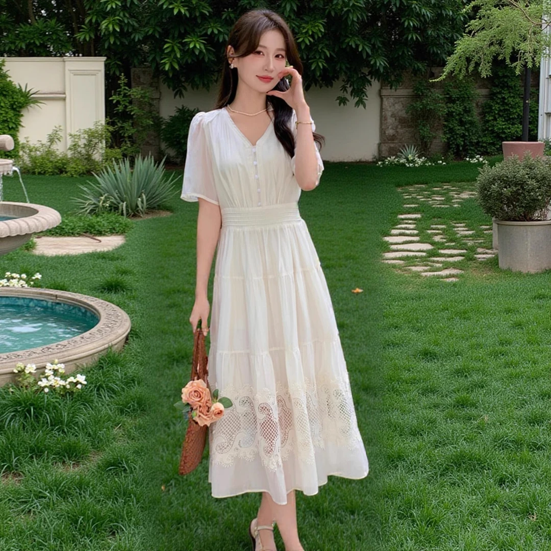 v领短袖连衣裙女甜美镂空裙子高级感2025夏装新款女装仙女裙