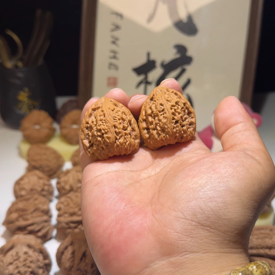 ****哼文玩核桃吊坠36尺寸逐鹿一代南疆石