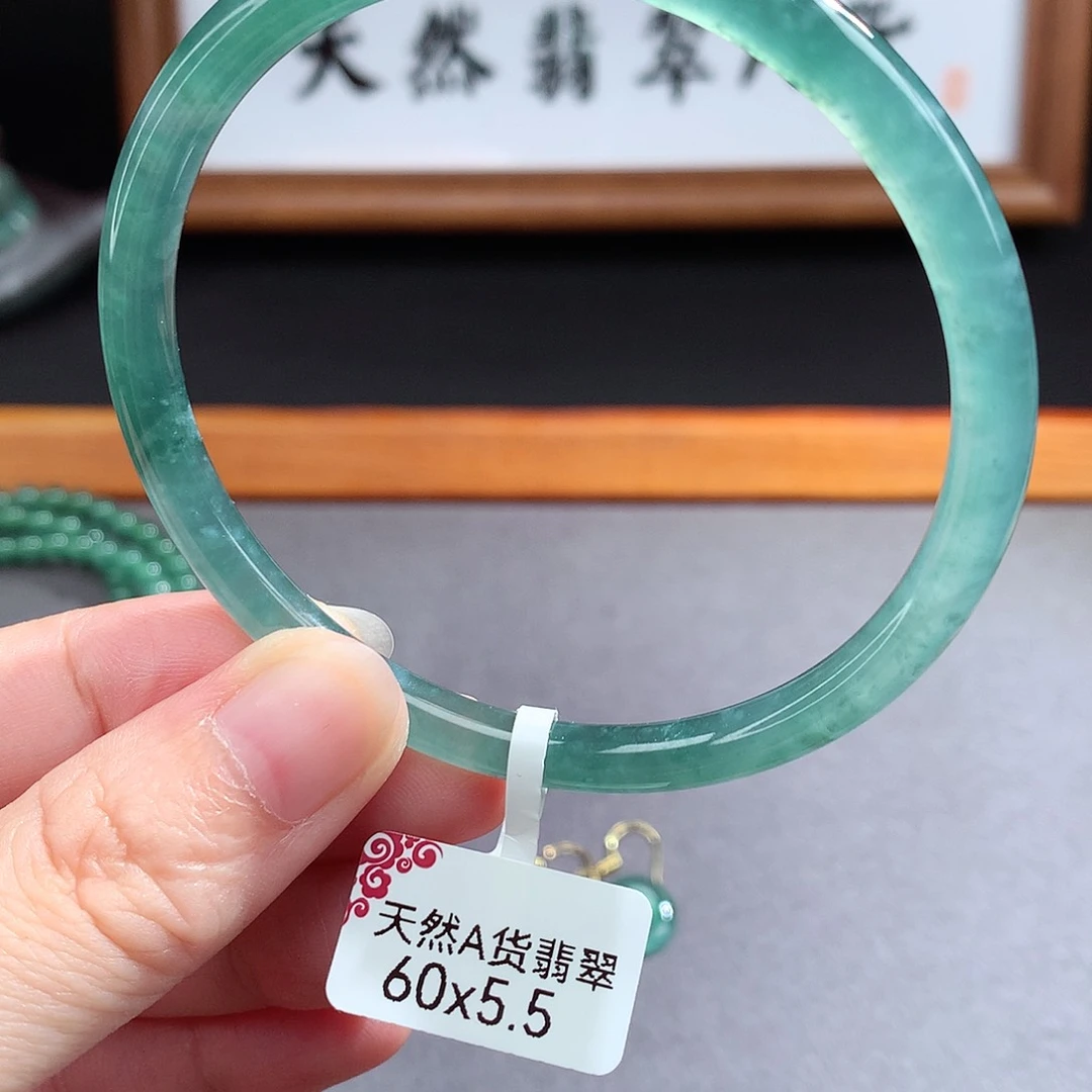 翡翠手镯（圆镯）未镶嵌
